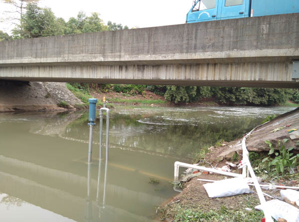 杭州某河道龍鐵沉水風機曝氣現場.jpg