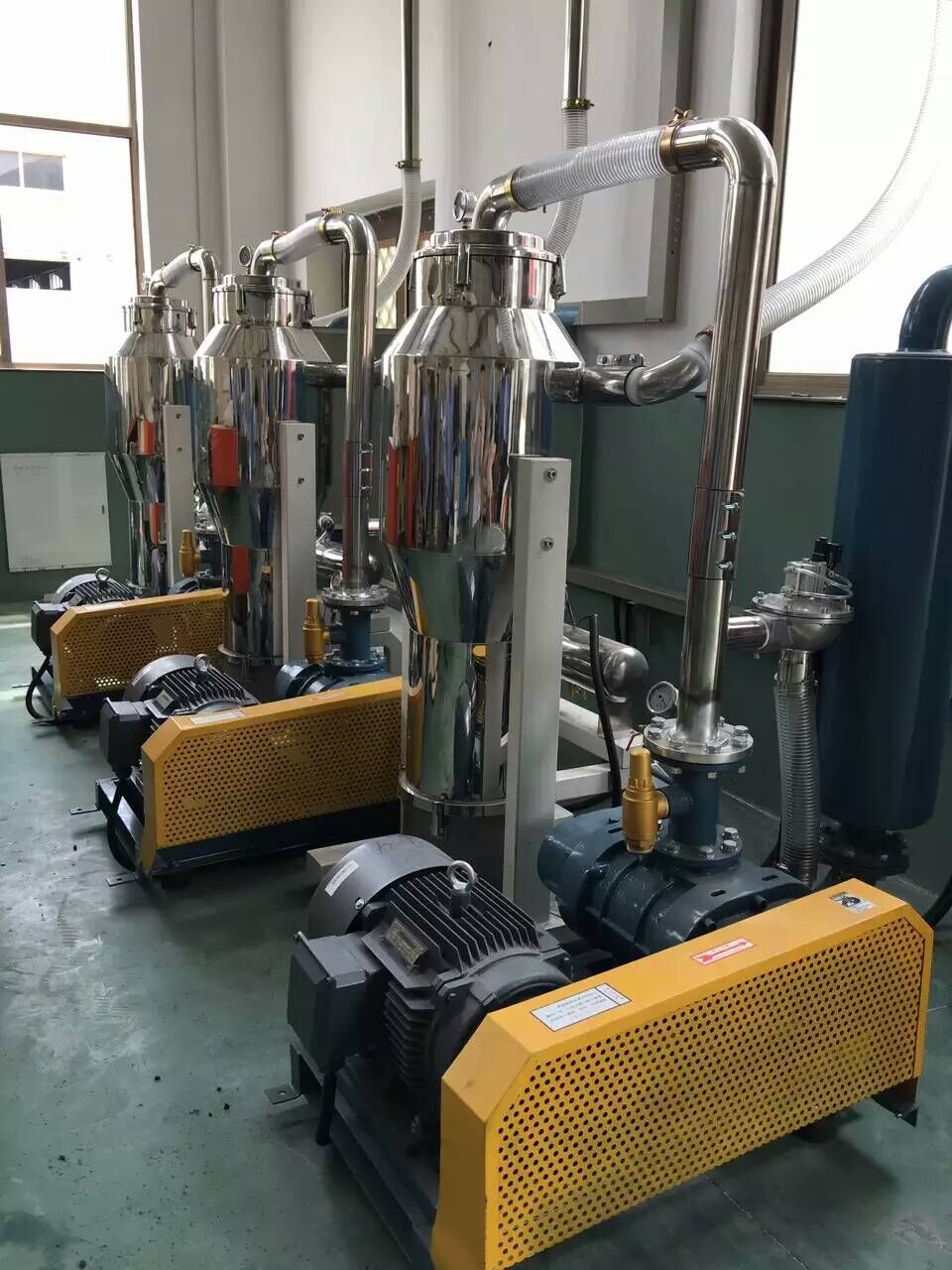 龍鐵羅茨真空泵中央供料